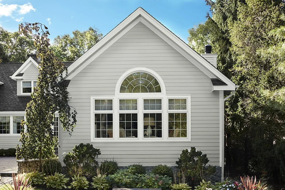 Maison grise contemporaine