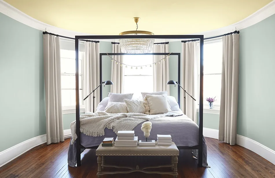 Plafond jaune accent
